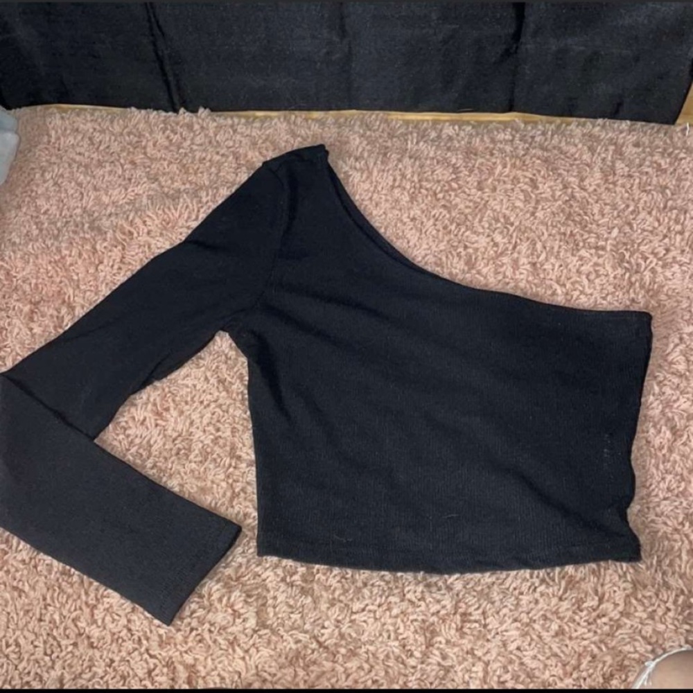 One shoulder top